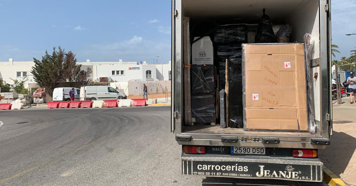 Camión de Mudanzas FM cargado y listo para el traslado