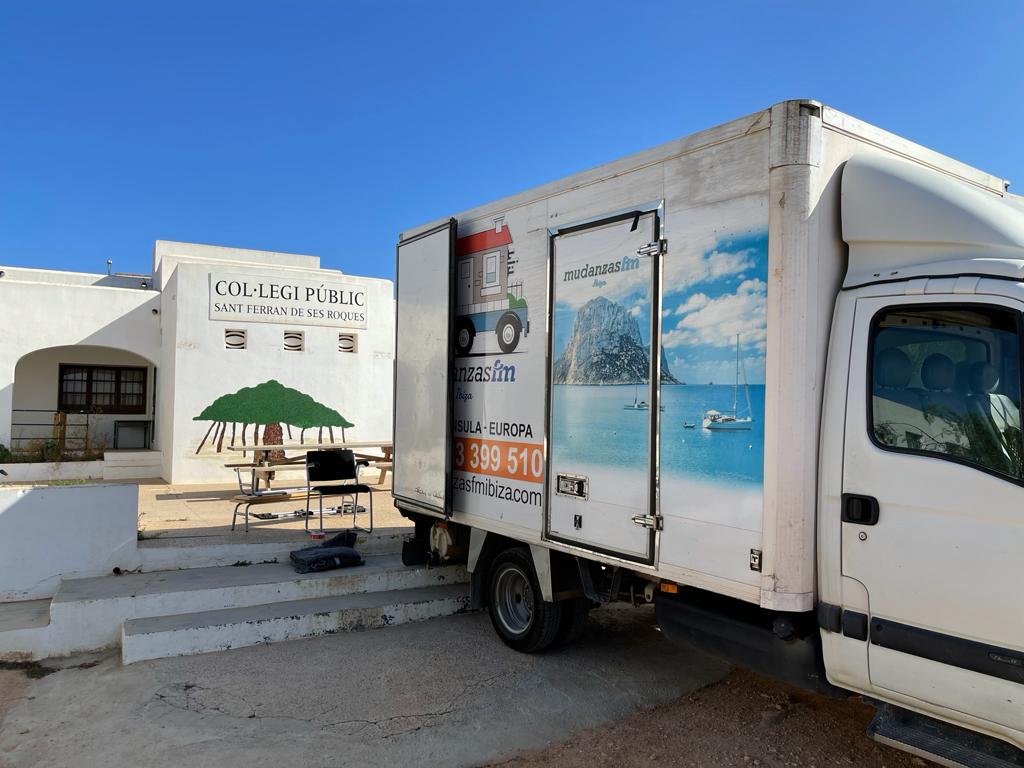 Mudanza Mobiliario Colegio Formentera 16