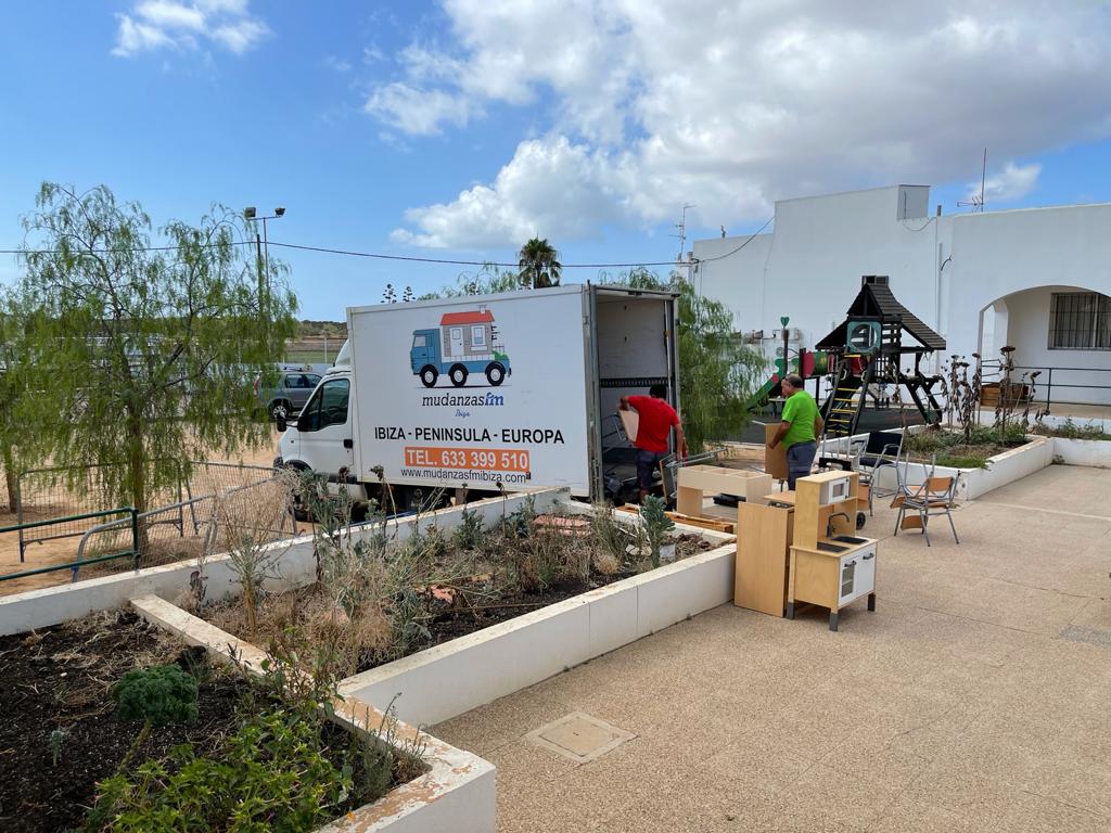 Mudanza Mobiliario Colegio Formentera 21