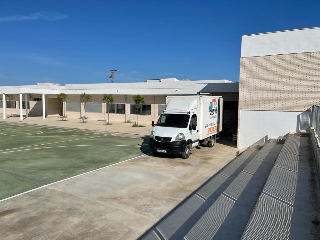 Mudanza Mobiliario Colegio Formentera 23