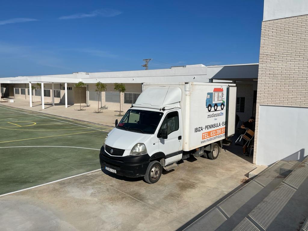 Mudanza Mobiliario Colegio Formentera 24