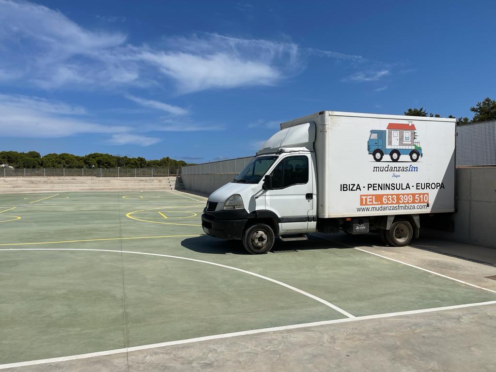 Mudanza Mobiliario Colegio Formentera 28